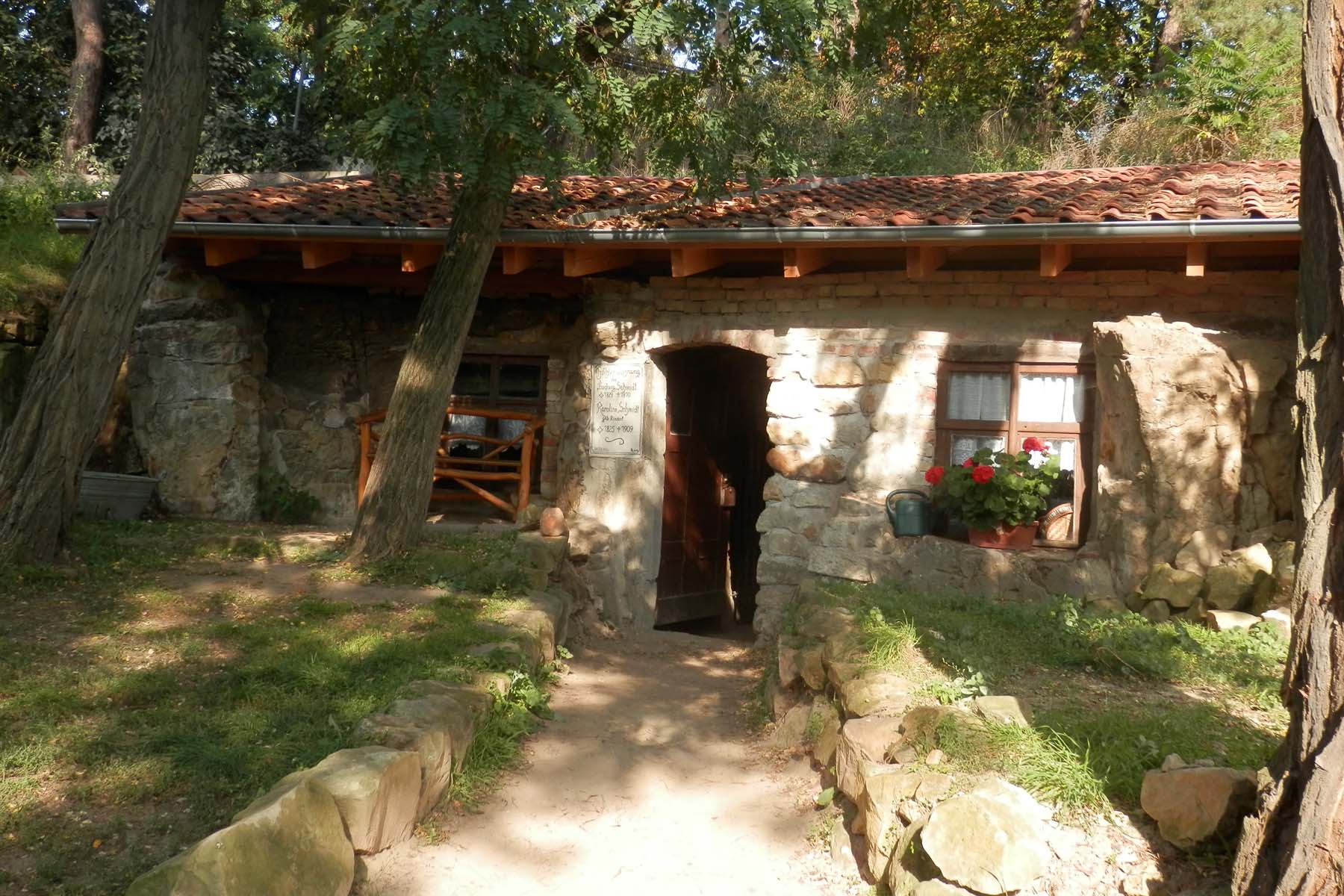 Eingang H&ouml;hlenwohnung-03